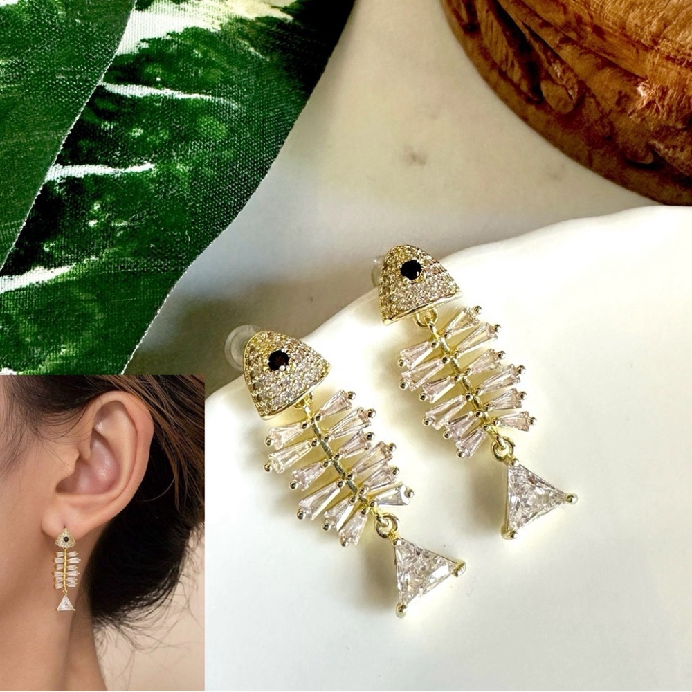 2/$30🌵  Fish Rhinestone Sardine Earrings Italy Mediterranean Ocean Beach NEW